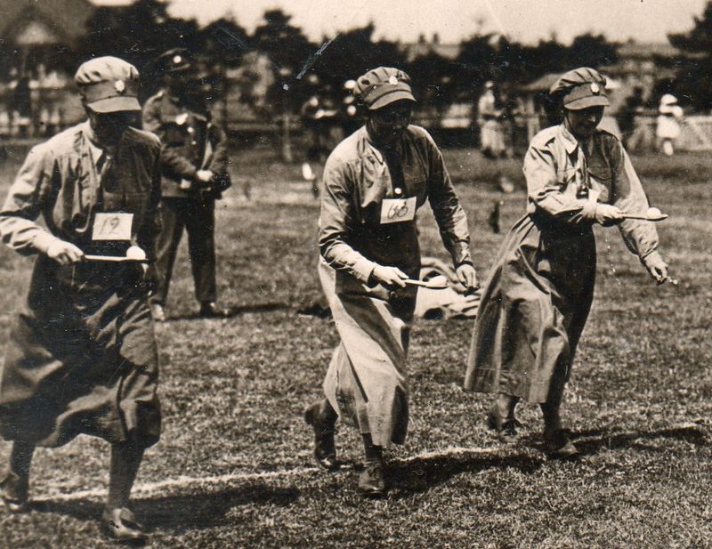 WWI--e--women--egg race det664