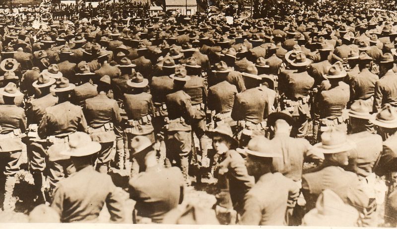 WWI--crowds--cemeteryb709