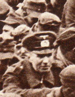 Crowds--German prisoners-right-det802