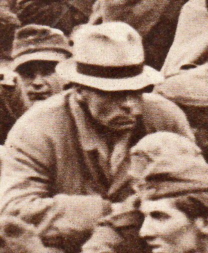 Crowds--German prisoners-left-detaul801
