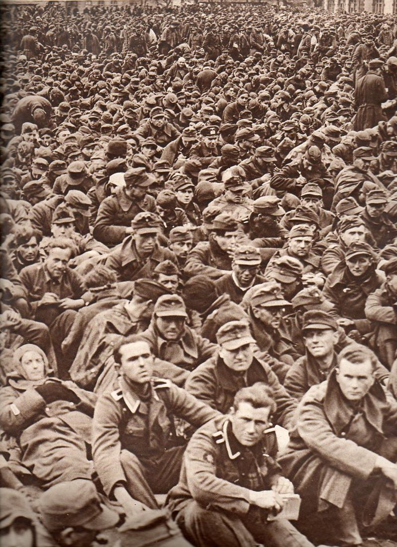 Crowds--German prisoners-right-804