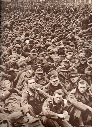 Crowds--German prisoners-right-804