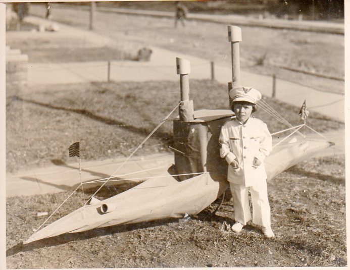 WWI photo--girl submarine249