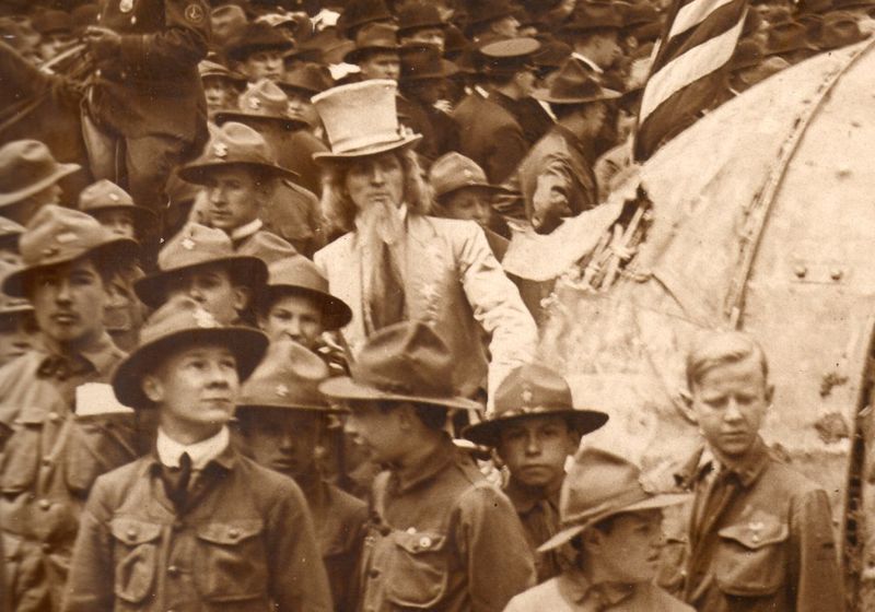 WwI--photos--flags parade c041