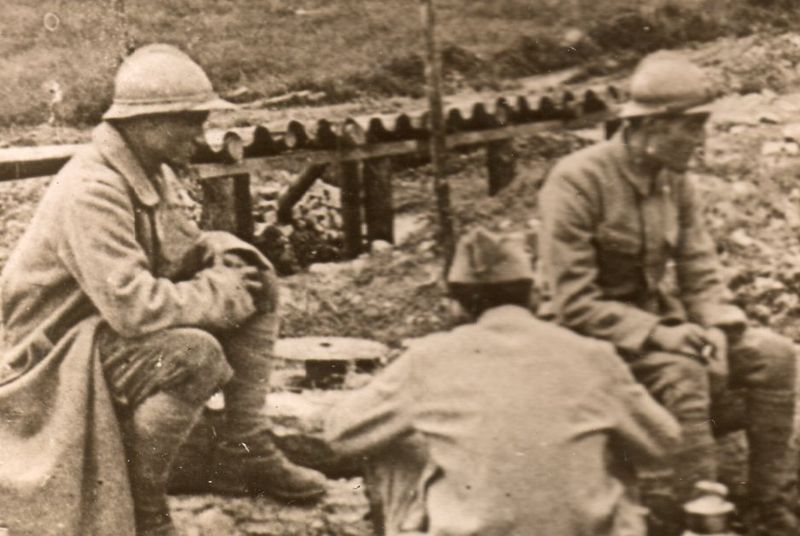 World War I photos--sewing in field299