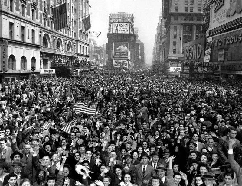 Crwods VE Times Square