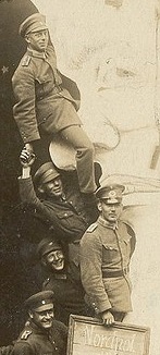 WWI--soldiers on moon det