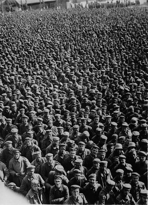 WWI official capture facing towwards