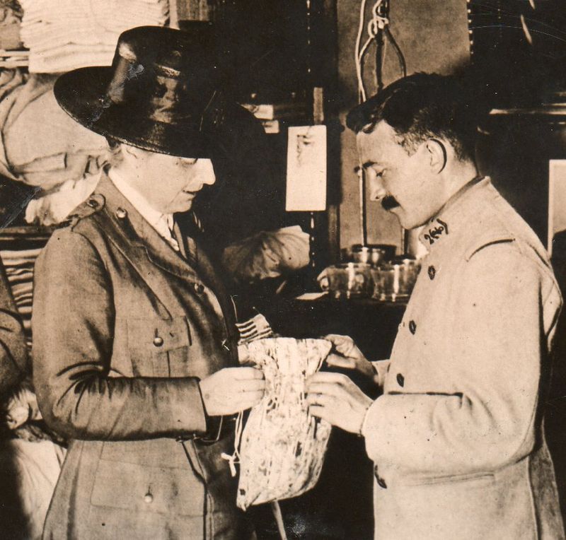 WWI--e--women--kitchenerdet668