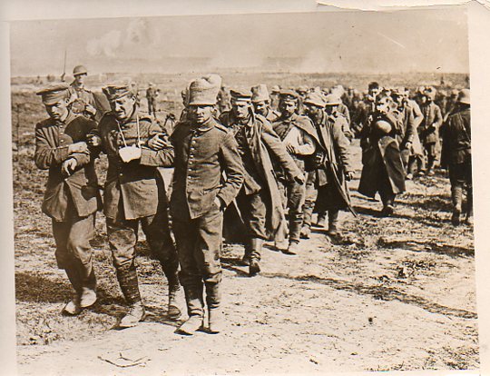 WWI--German prisoners--marching328