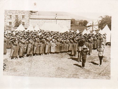 WWI Photo WOmen saluting173 WWI Photo WOmen saluting173