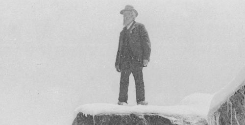 Women yosemite Galen_Clark_on_Glacier_Point_in_Yosemite_National_Park,_ca.1900_(CHS-1207) detail