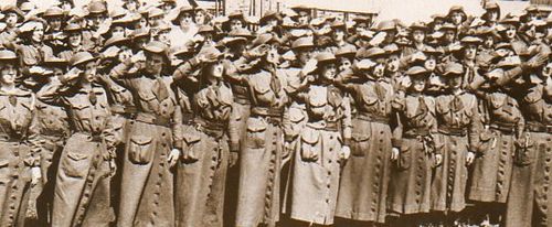 WWI Photo WOmen saluting174 WWI Photo WOmen saluting174