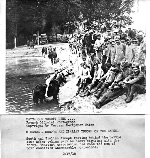 WWI   Bathing Marne086