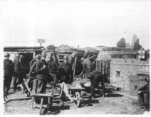WWI Photos dig tench red cross606 WWI Photos dig tench red cross606